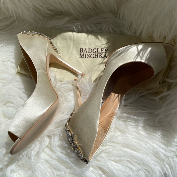 LAST☝️NIB Badgley Mischka Nilla Satin Crystal Heel - Picture 5 of 9